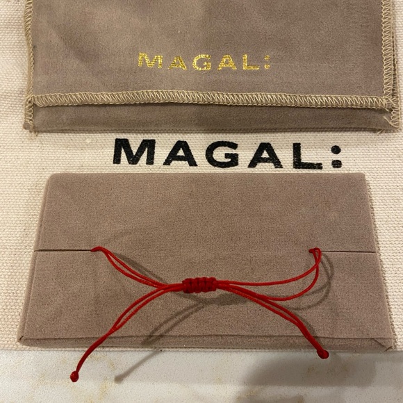 Magali String of Love Diamond Initial Letter V
Bracelet,75% Reduced - Picture 4 of 6